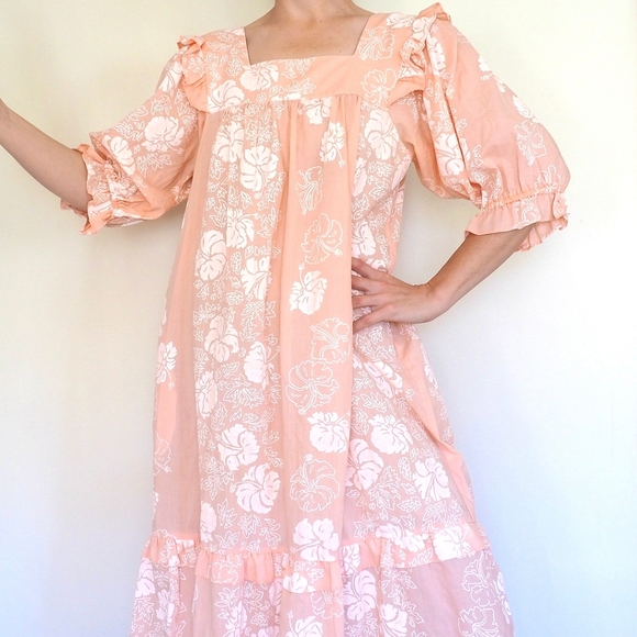 Vintage Dresses & Skirts - Vintage Tropical Print House Dress Ruffle Babydoll Nani Hawaii Muumuu Midi Peach